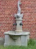 Drachenbrunnen am Eingang