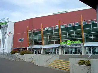 Die Front des Save-On-Foods Memorial Centre (März 2008)