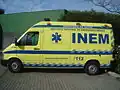 Rettungswagen in der einheitlichen INEM-Gestaltung