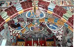 Spitze der Chorwand und Chorhimmel