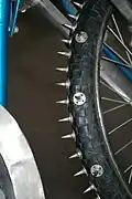 Vorderrad eines JAWA-Eisspeedway-Rennmotorrads