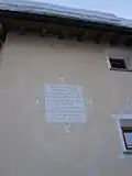 Sgraffito auf Puter