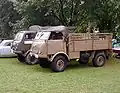 Pritschenwagen mit geschlossenem und mit offenem Fahrerhaus