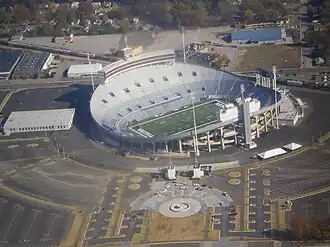 Luftaufnahme des Liberty Bowl Memorial Stadium (2010)