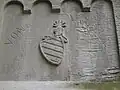 Wappen der Eigentümerfamilie von Vargula (1383–1441) im Burghof