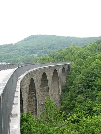 Der Weiselberg, gesehen von der Talbrücke Oberkirchen