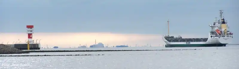 Schleuseneinfahrt elbseitig