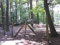 Das Wildgehege hinter dem Forsthaus vom Forstwald (im Gehege befinden sich Pfaue, Füchse, Hühner, Rehe und Hirsche)