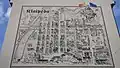 Stadtplan an einer Häuserwand in der Altstadt Klaipėdas