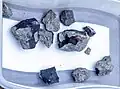 Bruchstücke des Meteoriten, der in der Gärtnerstraße eingeschlagen ist