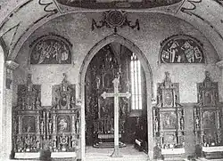 Innenraum 1870–1890 mit Altären und des Chorkreuz