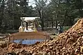 Scavo di una trincea durante un'esercitazione militare a Hohenfels, in Baviera