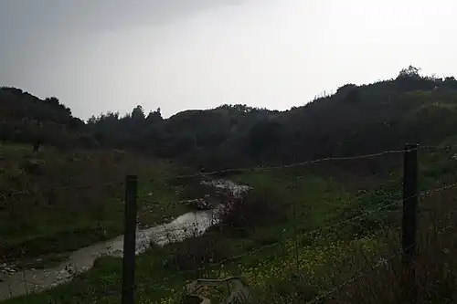 Tratto della diga di Tirinto presso Agios Adrianos.