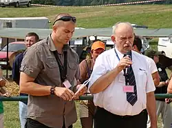 Edgar Beneš (z prawej) oraz komisarz wystawy Matúš Kohút w roku 2009.