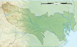 Mapa konturowa prefektury Tokio, po prawej nieco na dole znajduje się punkt z opisem „Odaiba”