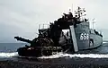 M48 południowokoreańskiej armii wyjeżdżający z okrętu desantowego KI RIN (LSM-658)