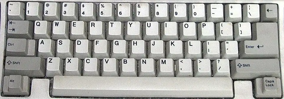 Алфавитно-цифровой блок клавиатуры IBM Model F. Клавиша ⇪ Caps Lock расположена справа внизу, а на её месте — клавиша Ctrl