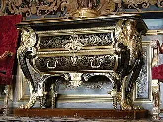 Комод работы Буля в Шантийи. Франция, XVIII в.