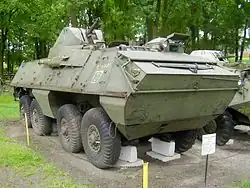 OT-64, на заднем плане которого виден БРДМ, что позволяет сравнить размеры обеих машин