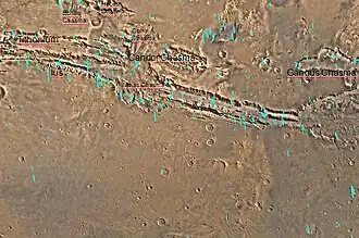 Карта квадрангла Coprates, що демонструє деталі Valles Marineris, найбільшої системи каньйонів у Сонячній системі. Деякі каньйони могли колись бути наповненими водою.