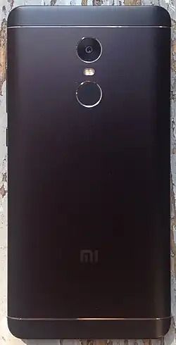 Задня частина чорного Redmi Note 4X