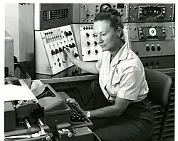 Етель Марден за пультом управління SEAC (1959)