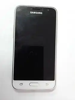 Передня частина Galaxy J1 (2016) в білому кольорі